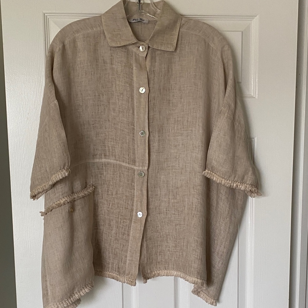 In excellent condition size L linen Button-Up Top